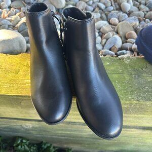 ST John's Bay Women's Black Ankle Boots Size 8.5